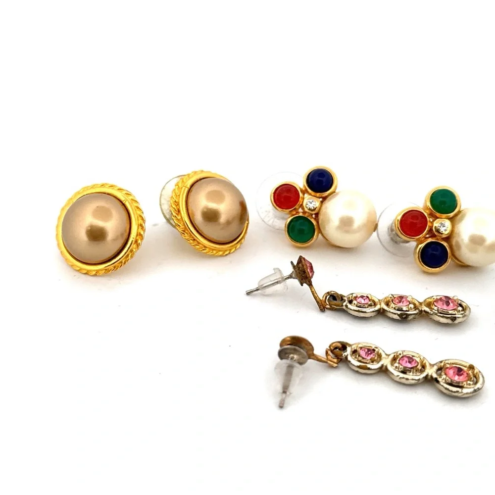 A bundle of 4 pairs of estate sale find vintage earrings - Picture 4 of 8